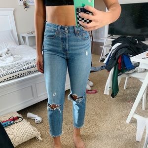 NWT Levi’s Wedgie Fit High Rise Distressed jean